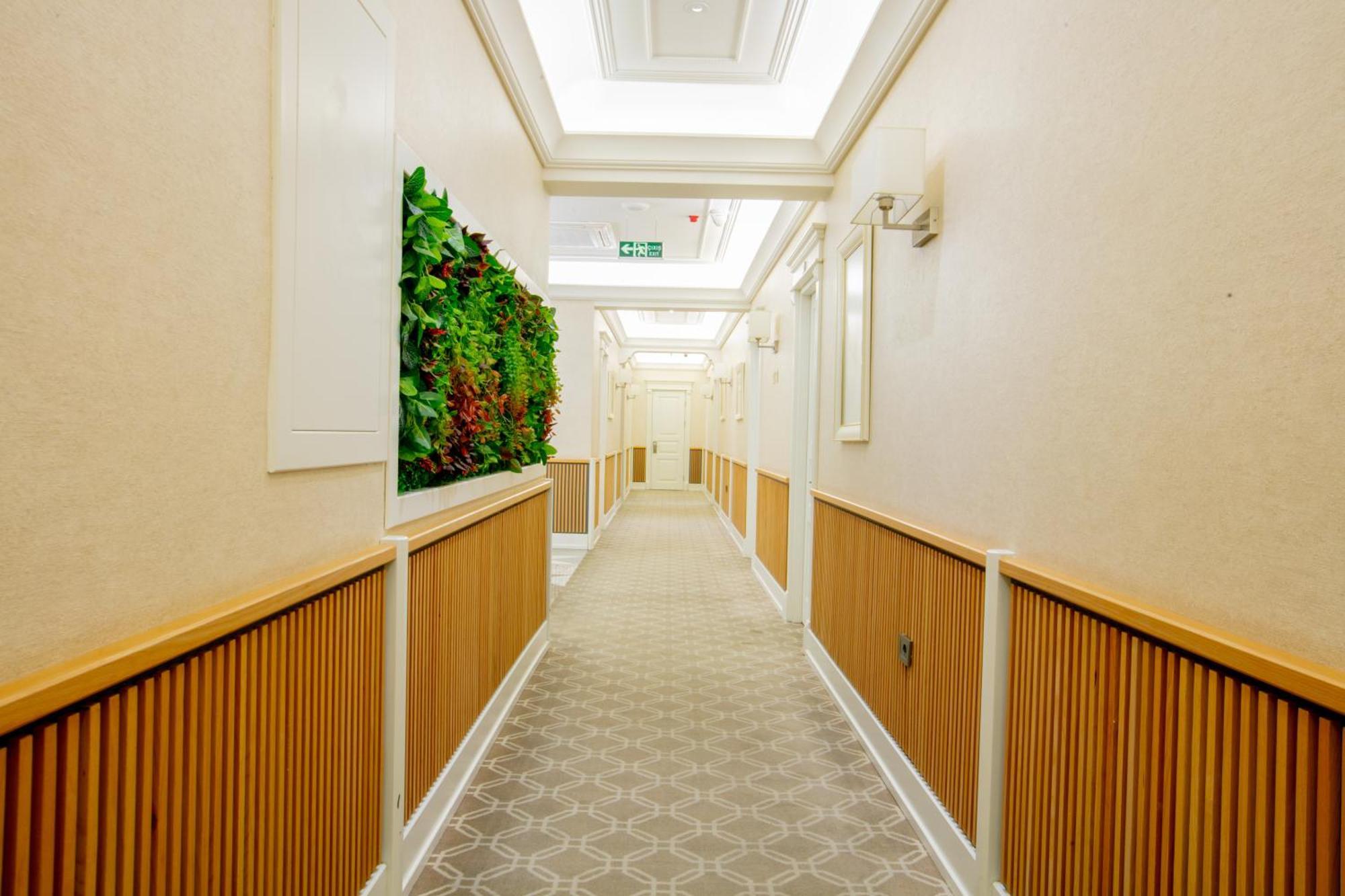 Theatrum Hotel Baku Eksteriør bilde A corridor at the new hospital